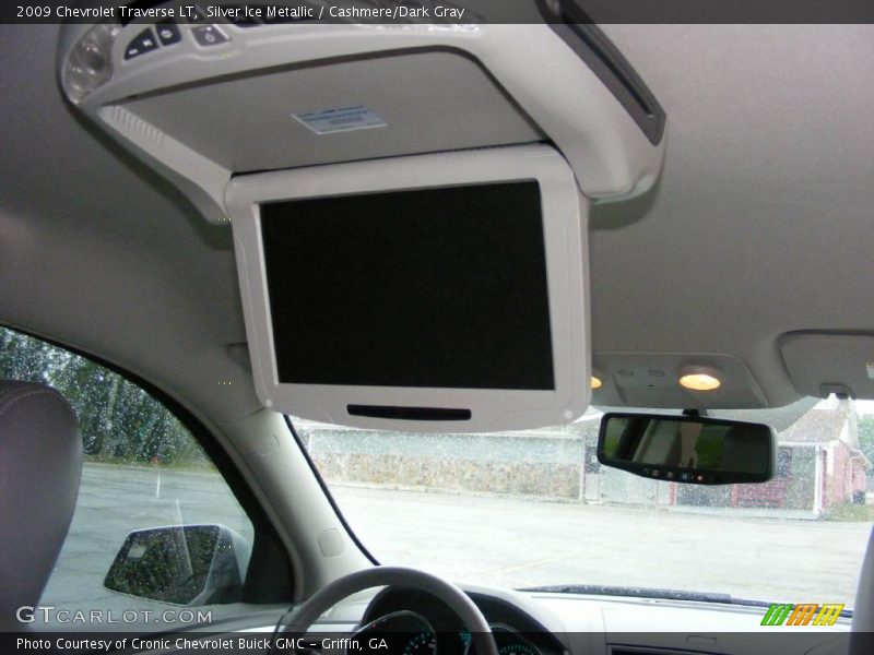 Silver Ice Metallic / Cashmere/Dark Gray 2009 Chevrolet Traverse LT