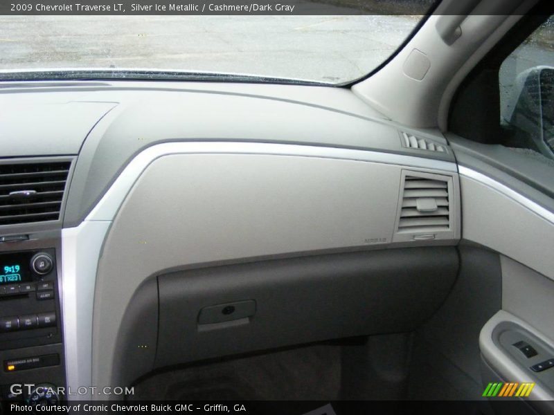 Silver Ice Metallic / Cashmere/Dark Gray 2009 Chevrolet Traverse LT