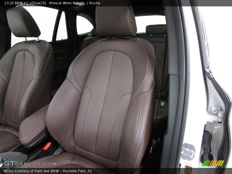 Mineral White Metallic / Mocha 2018 BMW X1 xDrive28i