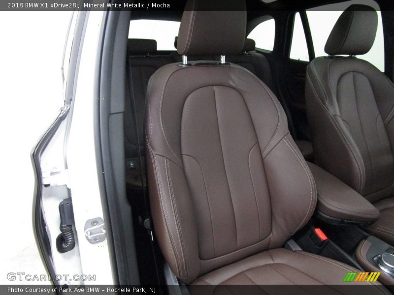 Mineral White Metallic / Mocha 2018 BMW X1 xDrive28i