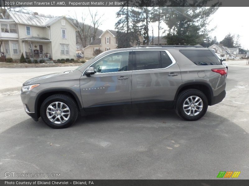 Pepperdust Metallic / Jet Black 2019 Chevrolet Traverse LT AWD