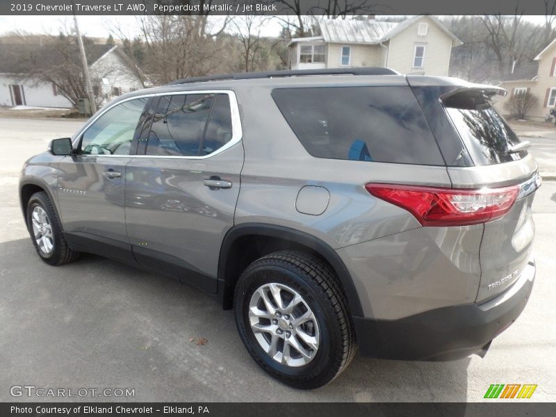 Pepperdust Metallic / Jet Black 2019 Chevrolet Traverse LT AWD