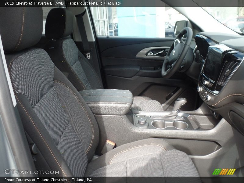 Pepperdust Metallic / Jet Black 2019 Chevrolet Traverse LT AWD