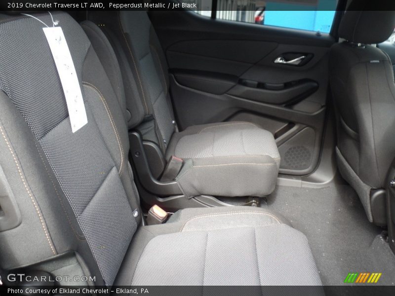 Pepperdust Metallic / Jet Black 2019 Chevrolet Traverse LT AWD