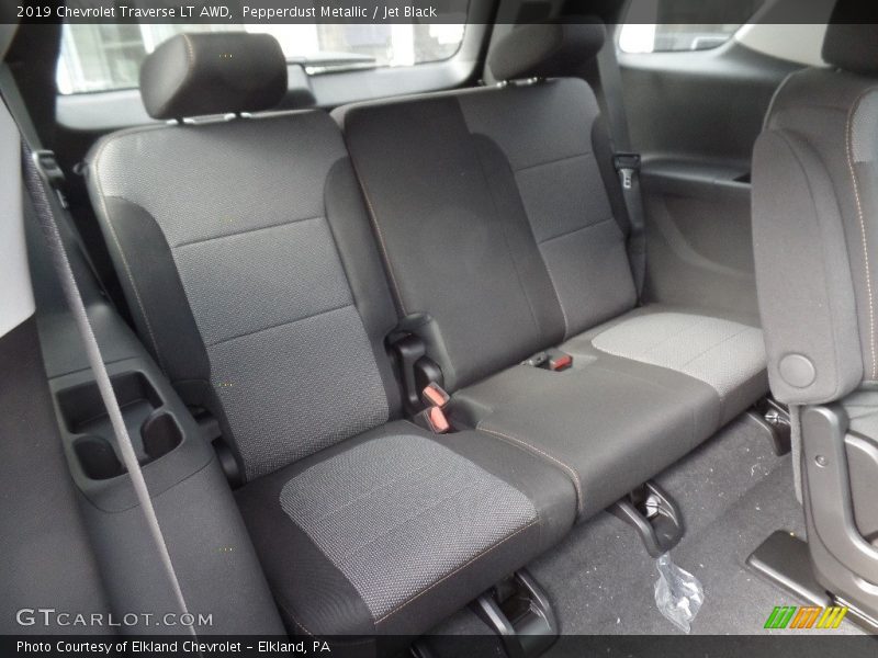 Pepperdust Metallic / Jet Black 2019 Chevrolet Traverse LT AWD