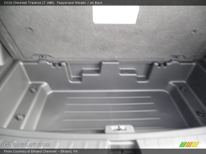 Pepperdust Metallic / Jet Black 2019 Chevrolet Traverse LT AWD