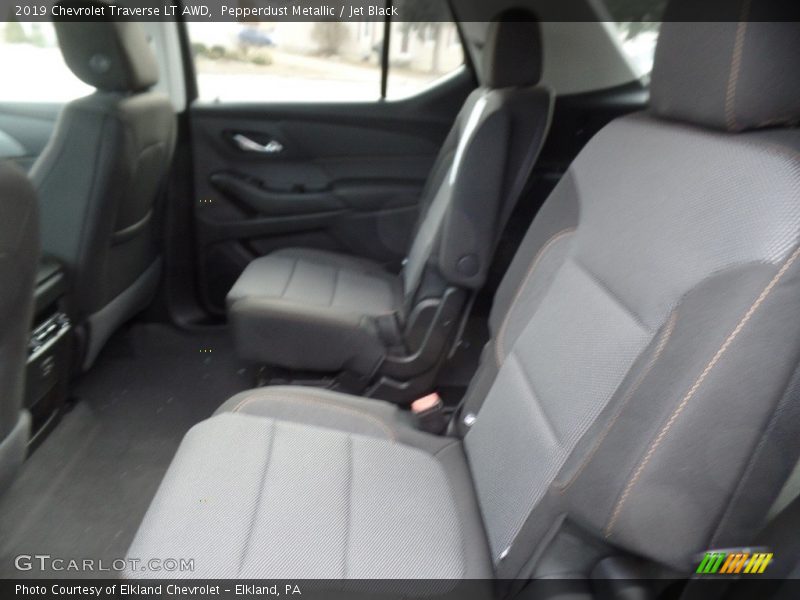 Pepperdust Metallic / Jet Black 2019 Chevrolet Traverse LT AWD