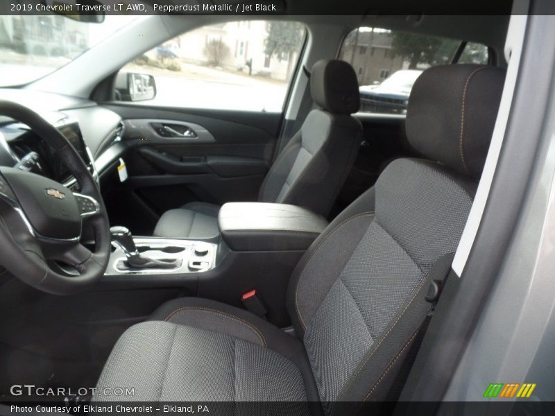Pepperdust Metallic / Jet Black 2019 Chevrolet Traverse LT AWD