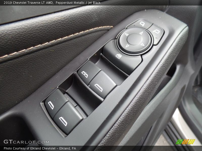 Pepperdust Metallic / Jet Black 2019 Chevrolet Traverse LT AWD