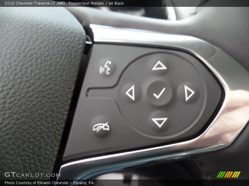 Pepperdust Metallic / Jet Black 2019 Chevrolet Traverse LT AWD