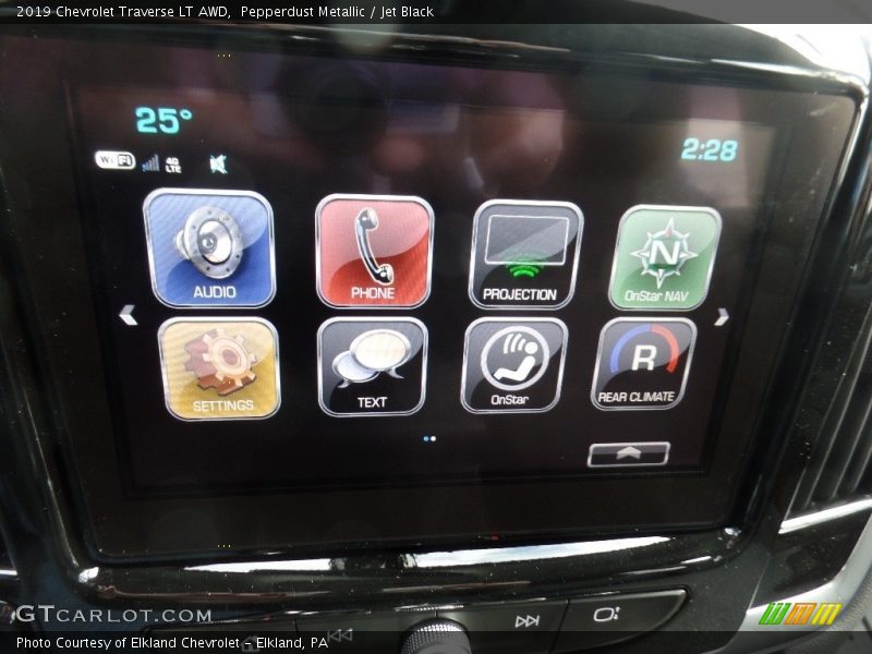 Pepperdust Metallic / Jet Black 2019 Chevrolet Traverse LT AWD