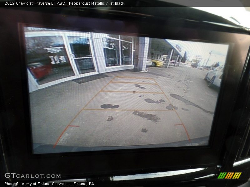 Pepperdust Metallic / Jet Black 2019 Chevrolet Traverse LT AWD