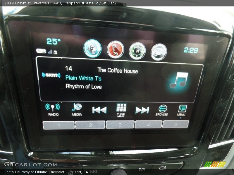 Pepperdust Metallic / Jet Black 2019 Chevrolet Traverse LT AWD