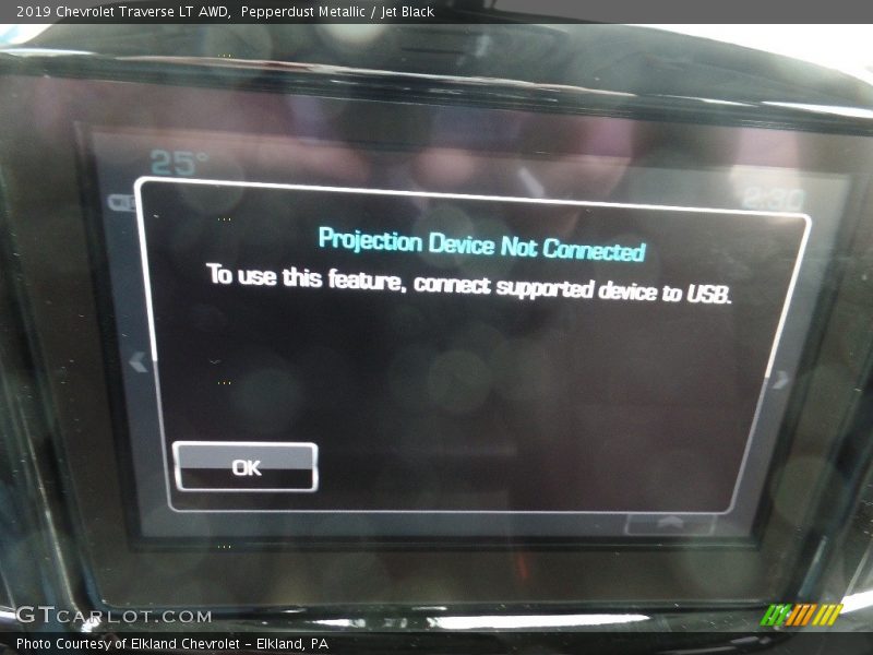 Pepperdust Metallic / Jet Black 2019 Chevrolet Traverse LT AWD