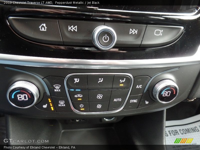 Pepperdust Metallic / Jet Black 2019 Chevrolet Traverse LT AWD