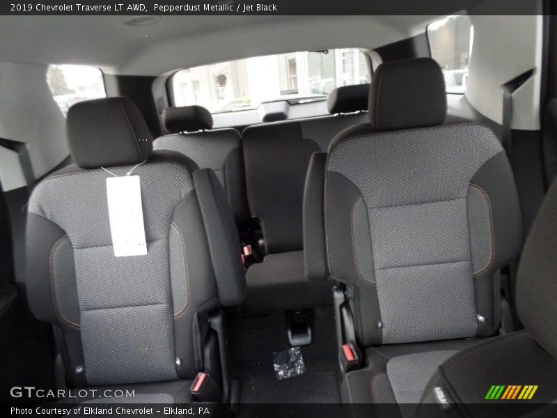 Pepperdust Metallic / Jet Black 2019 Chevrolet Traverse LT AWD