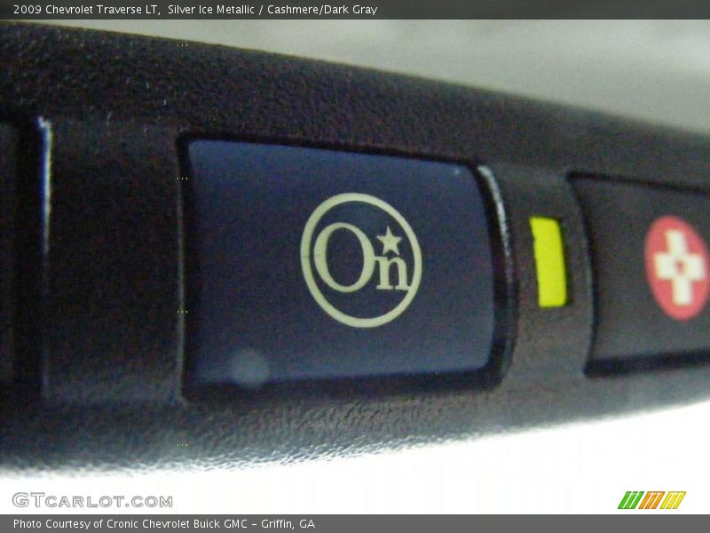 Silver Ice Metallic / Cashmere/Dark Gray 2009 Chevrolet Traverse LT