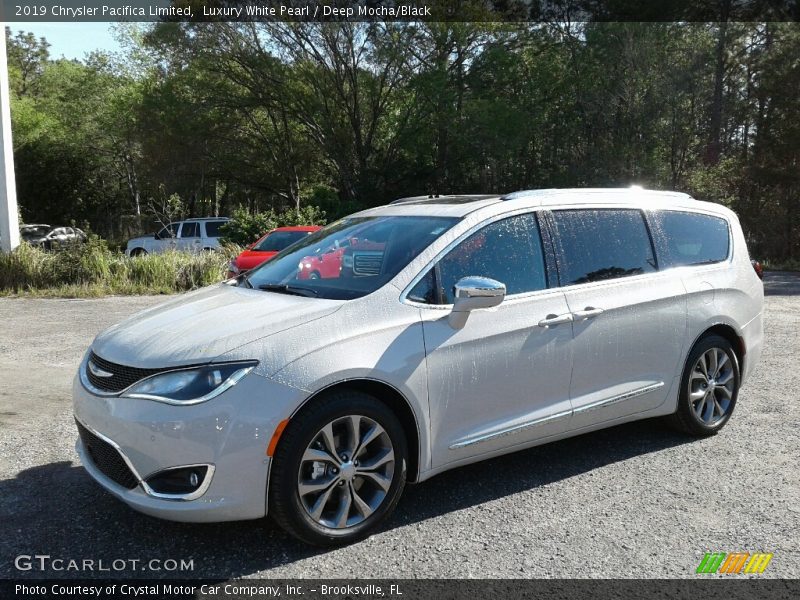 Luxury White Pearl / Deep Mocha/Black 2019 Chrysler Pacifica Limited