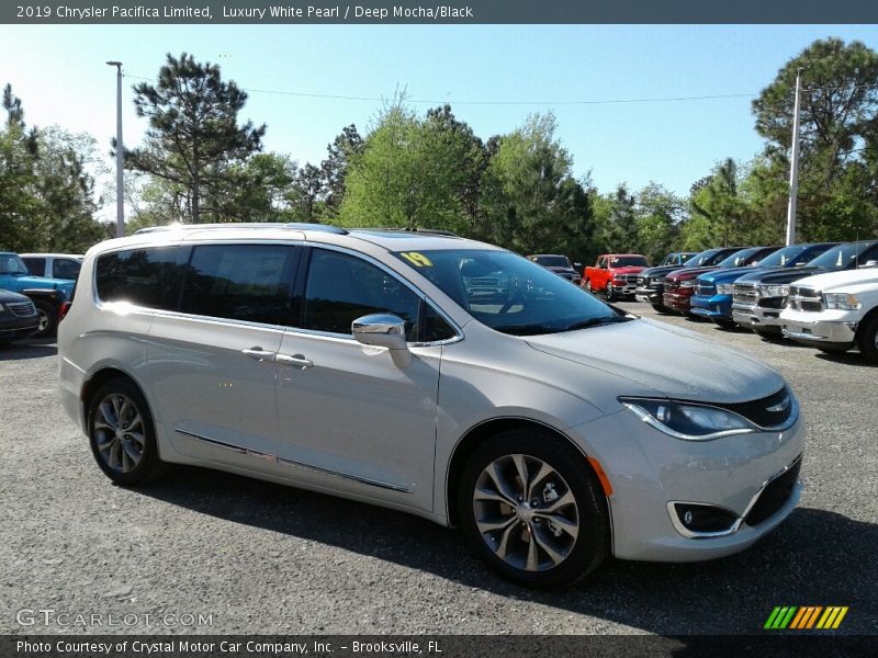 Luxury White Pearl / Deep Mocha/Black 2019 Chrysler Pacifica Limited