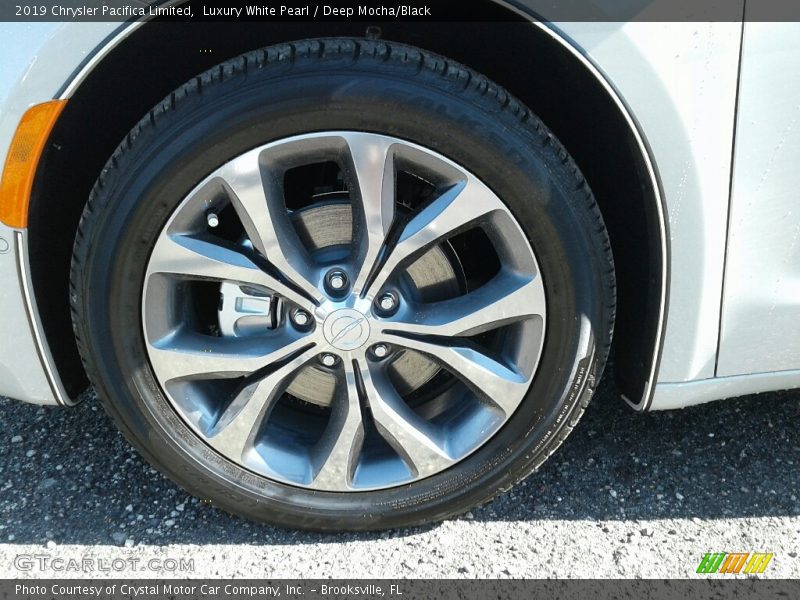 Luxury White Pearl / Deep Mocha/Black 2019 Chrysler Pacifica Limited