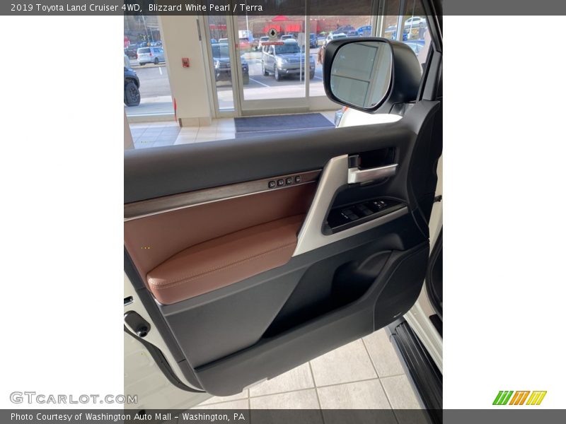 Blizzard White Pearl / Terra 2019 Toyota Land Cruiser 4WD