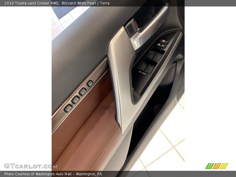 Blizzard White Pearl / Terra 2019 Toyota Land Cruiser 4WD