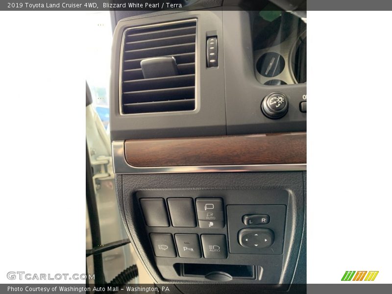Blizzard White Pearl / Terra 2019 Toyota Land Cruiser 4WD