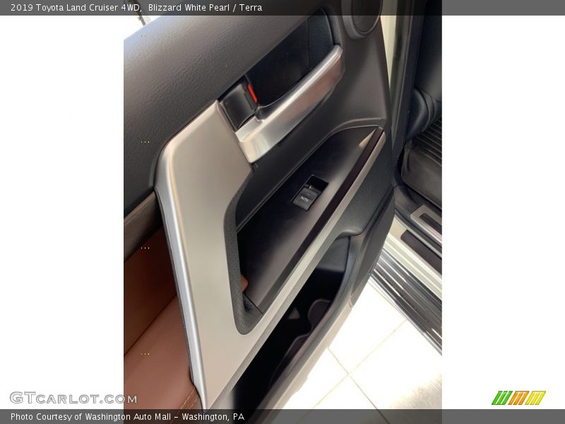 Blizzard White Pearl / Terra 2019 Toyota Land Cruiser 4WD