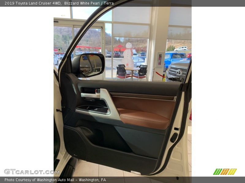 Blizzard White Pearl / Terra 2019 Toyota Land Cruiser 4WD