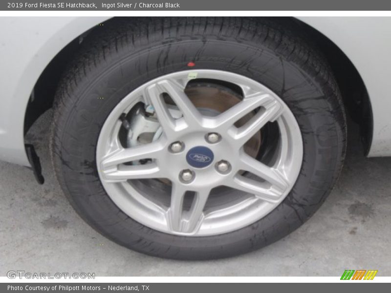 Ingot Silver / Charcoal Black 2019 Ford Fiesta SE Hatchback