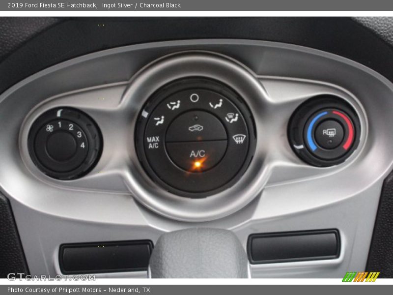 Ingot Silver / Charcoal Black 2019 Ford Fiesta SE Hatchback