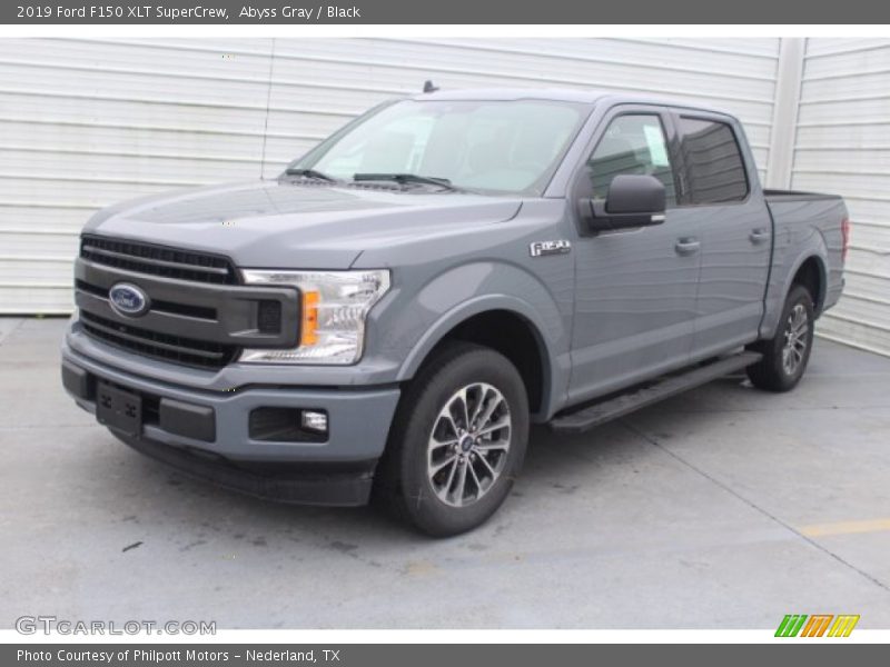 Front 3/4 View of 2019 F150 XLT SuperCrew