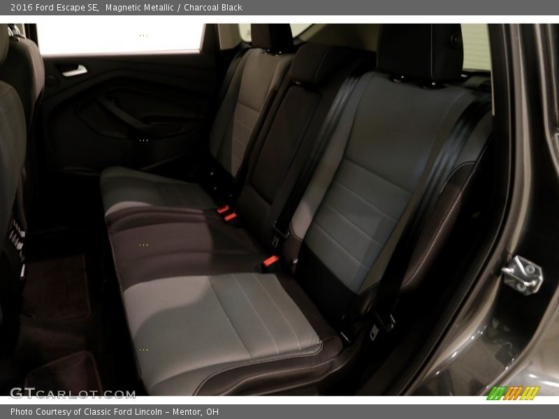 Magnetic Metallic / Charcoal Black 2016 Ford Escape SE