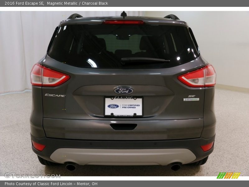 Magnetic Metallic / Charcoal Black 2016 Ford Escape SE