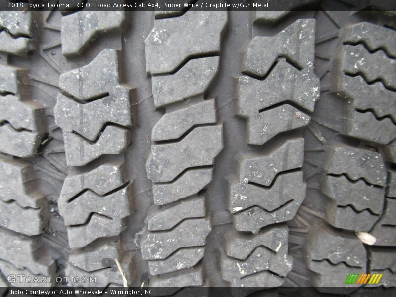 Super White / Graphite w/Gun Metal 2018 Toyota Tacoma TRD Off Road Access Cab 4x4