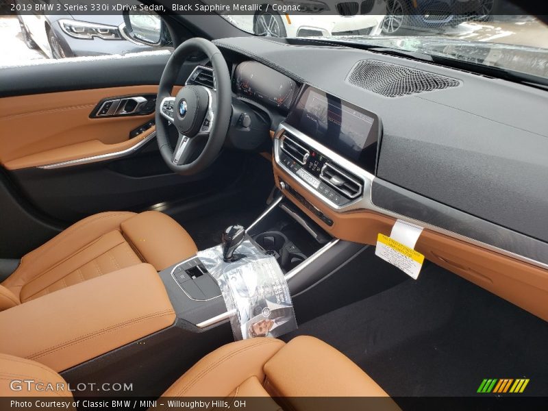 Dashboard of 2019 3 Series 330i xDrive Sedan