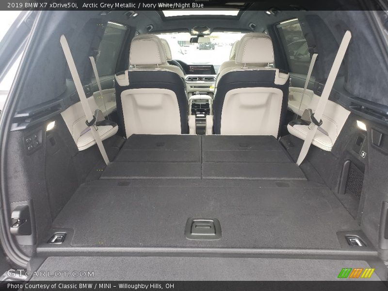  2019 X7 xDrive50i Trunk