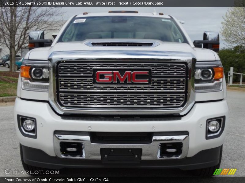 White Frost Tricoat / Cocoa/Dark Sand 2019 GMC Sierra 2500HD Denali Crew Cab 4WD