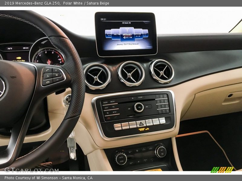 Polar White / Sahara Beige 2019 Mercedes-Benz GLA 250