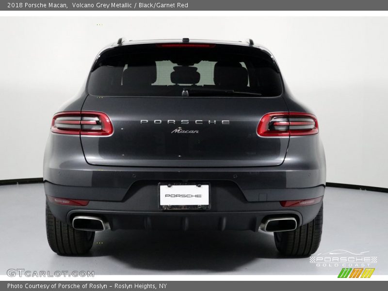 Volcano Grey Metallic / Black/Garnet Red 2018 Porsche Macan