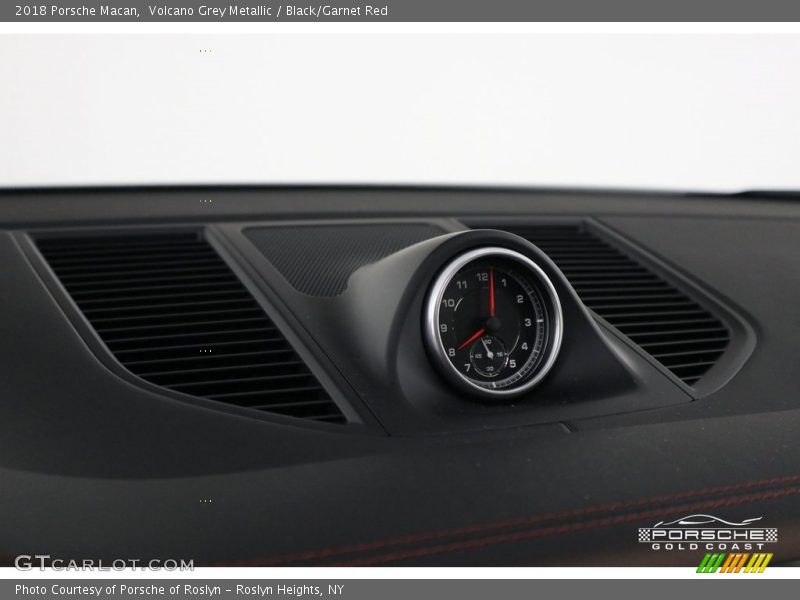 Volcano Grey Metallic / Black/Garnet Red 2018 Porsche Macan