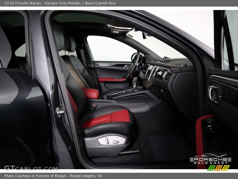 Volcano Grey Metallic / Black/Garnet Red 2018 Porsche Macan