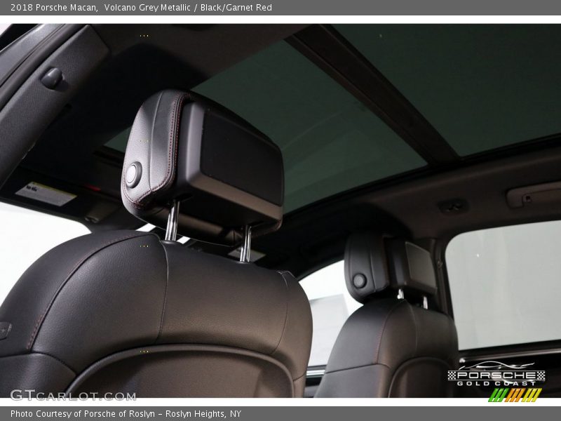 Volcano Grey Metallic / Black/Garnet Red 2018 Porsche Macan