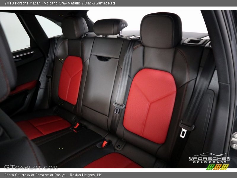 Volcano Grey Metallic / Black/Garnet Red 2018 Porsche Macan