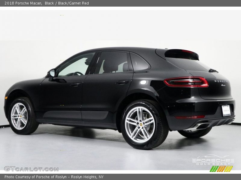 Black / Black/Garnet Red 2018 Porsche Macan