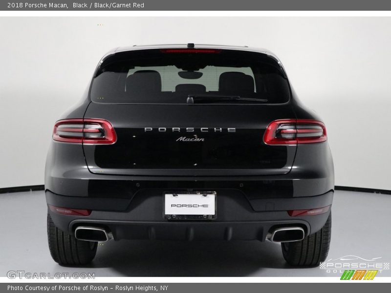 Black / Black/Garnet Red 2018 Porsche Macan