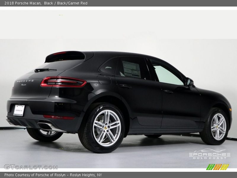 Black / Black/Garnet Red 2018 Porsche Macan