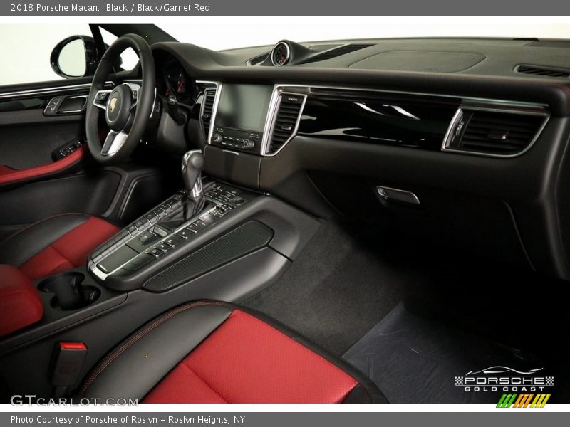 Black / Black/Garnet Red 2018 Porsche Macan