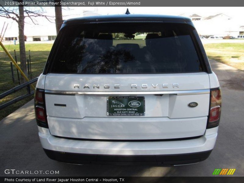Fuji White / Espresso/Almond 2019 Land Rover Range Rover Supercharged