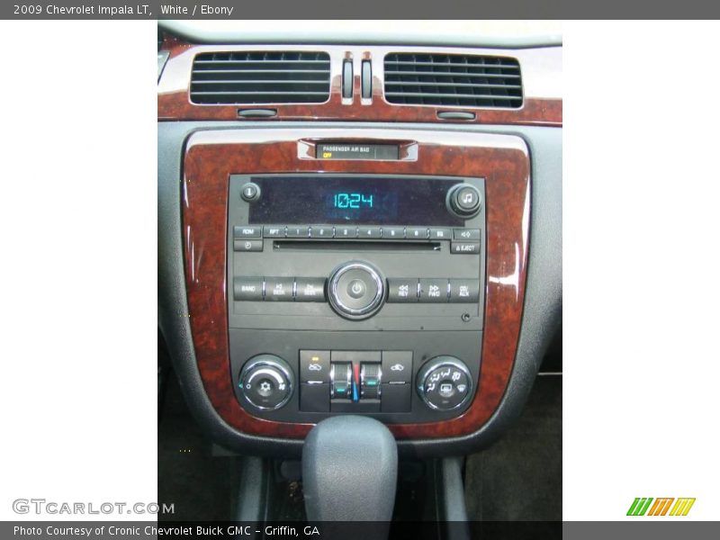 White / Ebony 2009 Chevrolet Impala LT